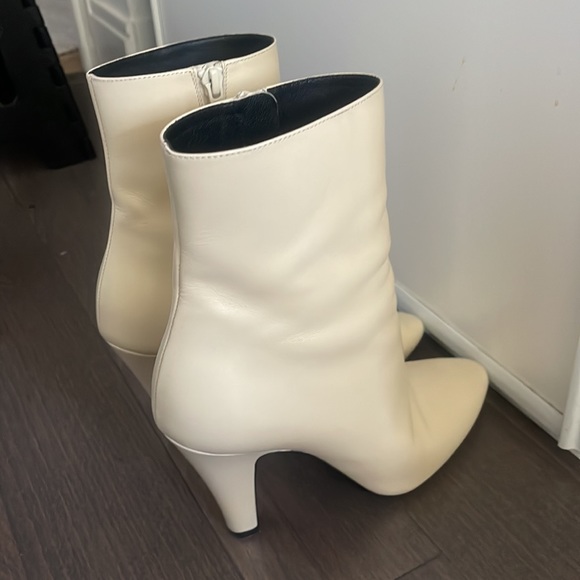 Stunning Saint Laurent off-white fall boots! Hardly worn!! Size 38 1/2 (7.5/8) - Picture 4 of 5
